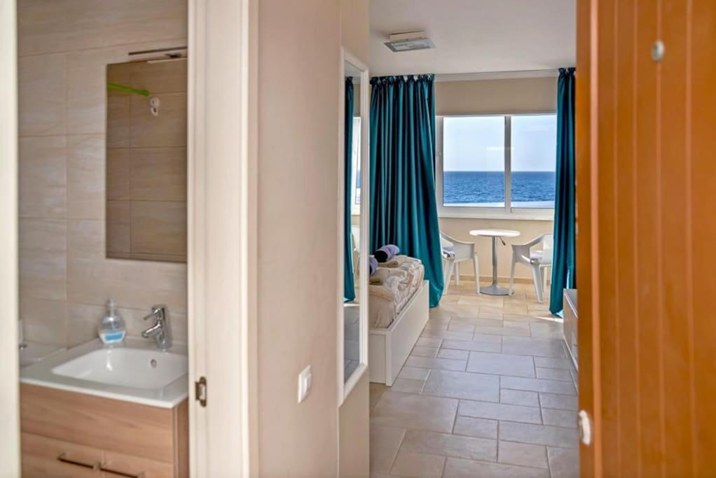 First Line Ocean View Studio ปัวร์โตเดซานตีอาโก ภายนอก รูปภาพ